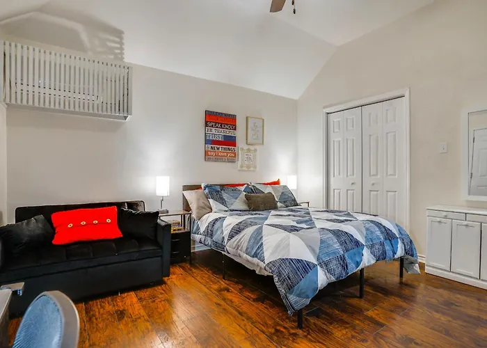 Luxury Studio With Pool | Near Dfw & At&T Stadium